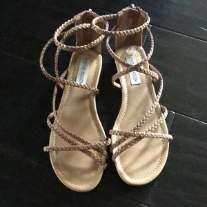 Stwve madden tan color sandals size 7